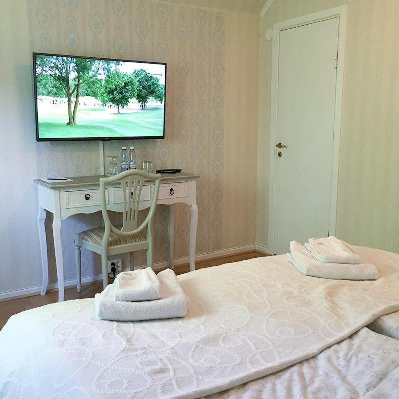 Herrgards Hotell Gyllene Haesten ベステルビーク エクステリア 写真