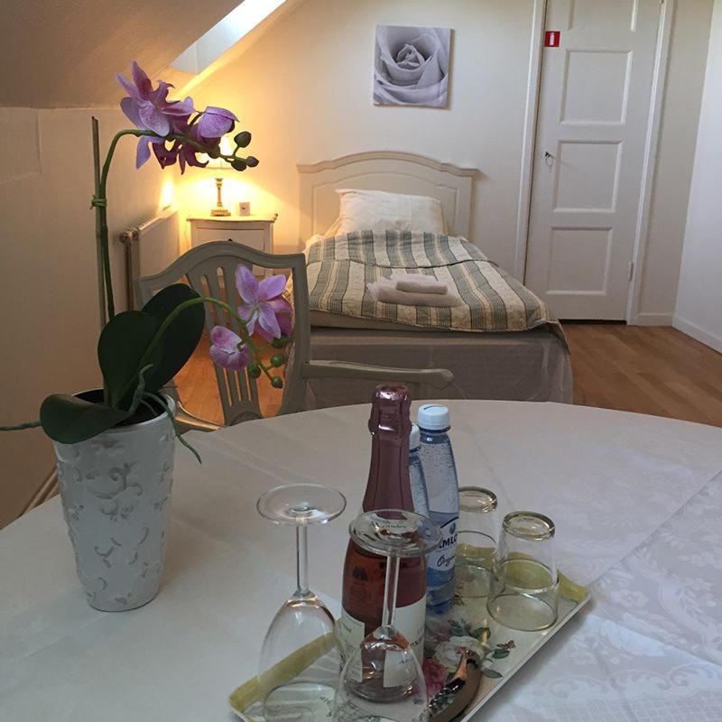 Herrgards Hotell Gyllene Haesten ベステルビーク エクステリア 写真