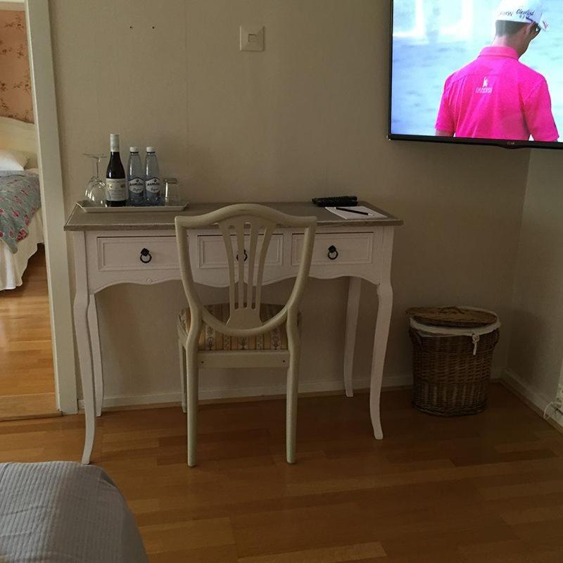 Herrgards Hotell Gyllene Haesten ベステルビーク エクステリア 写真