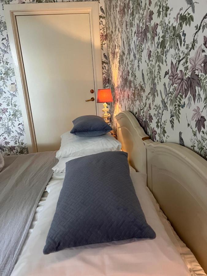 Herrgards Hotell Gyllene Haesten ベステルビーク エクステリア 写真